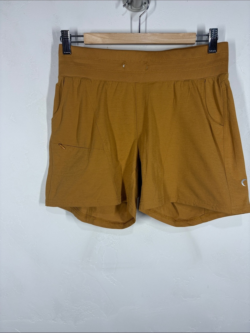 Zyia Women's Performance Shorts - Rust Brown size medium